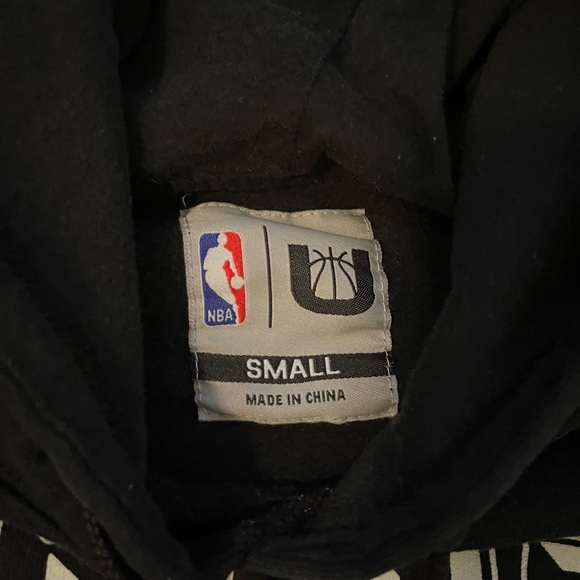 Used Mens Small NBA Miami Heat Hoodie - Picture 4 of 4